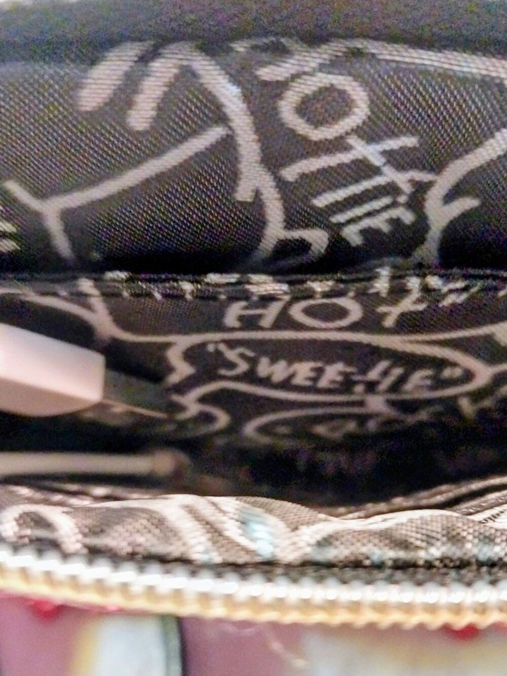 NWT Betsey Johnson Charging Crossbody Wristlet - Picture 4 of 8